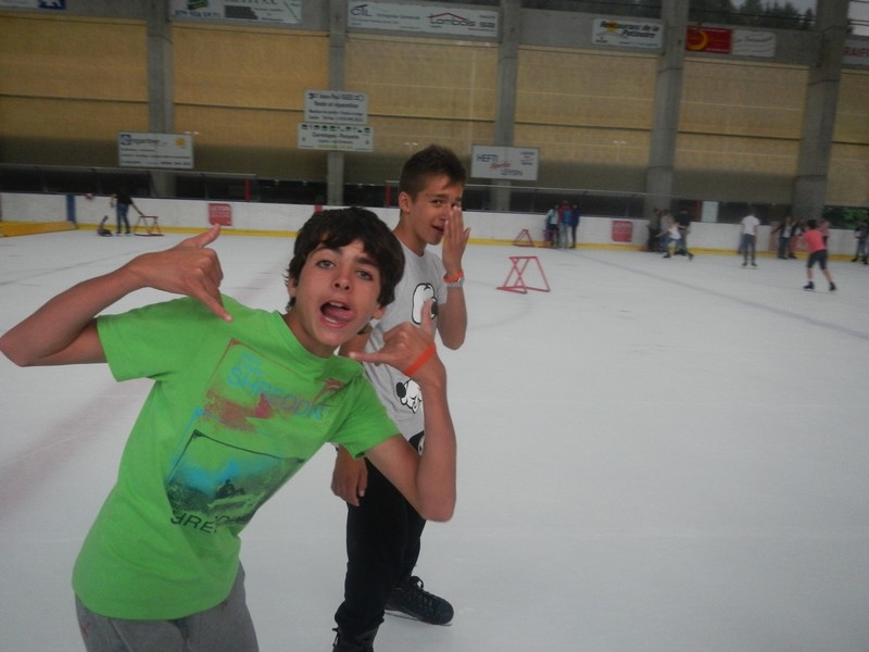 Village Camps International Summer Camp Leysin, Switzerland 2025-08-09 https://www.villagecamps.com/journals_admin/images/697-12-reds ice skate (32).jpg